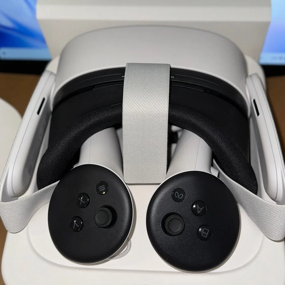 VR Headset with Controllers - White and Black used 1 time!!